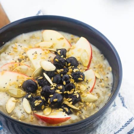 Blueberry apple oatmeal (vegan) Blueberry and apple oatmeal4 450x450 - Blueberry apple oatmeal (vegan)