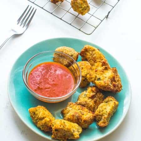 Air fryer chicken nuggets with dipping sauce
