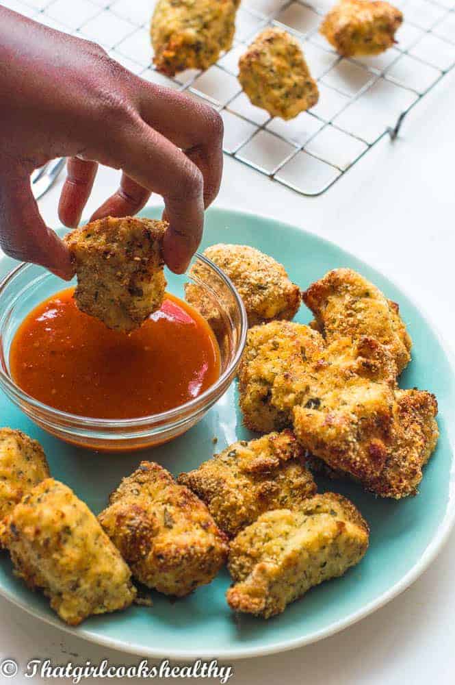 Air fryer chicken nuggets with dipping sauce