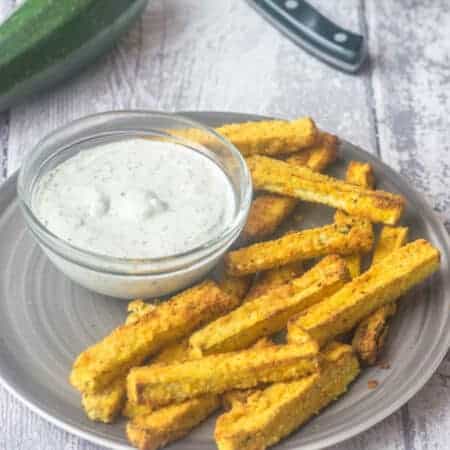 Air fryer zucchini fries Air fryer zucchini fries woth dipping sauce